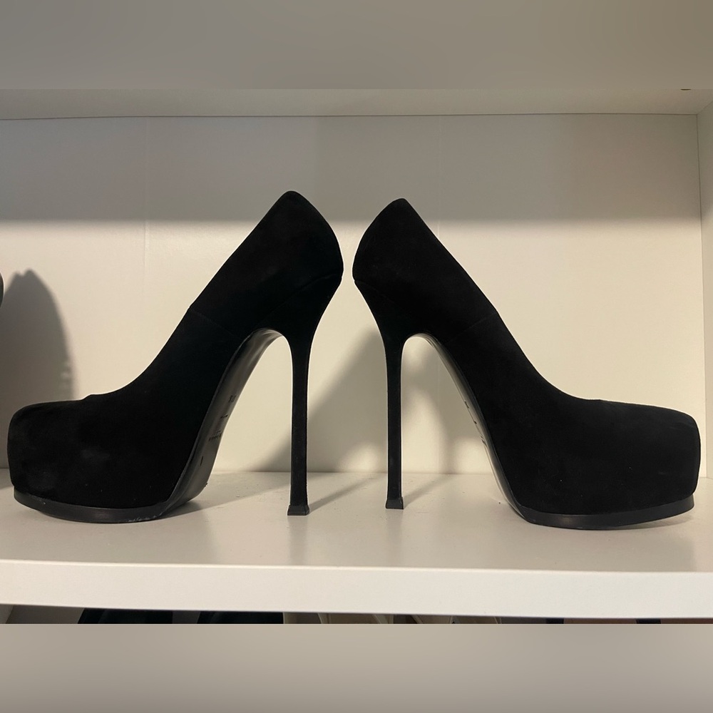 Yves Saint Laurent Tribtoo Black High Heel
Suede Platform Pumps 39.5